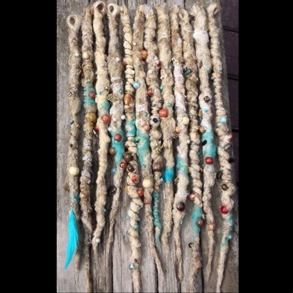 Three Festive Hair Extension Ornaments - Picture 2 of 6